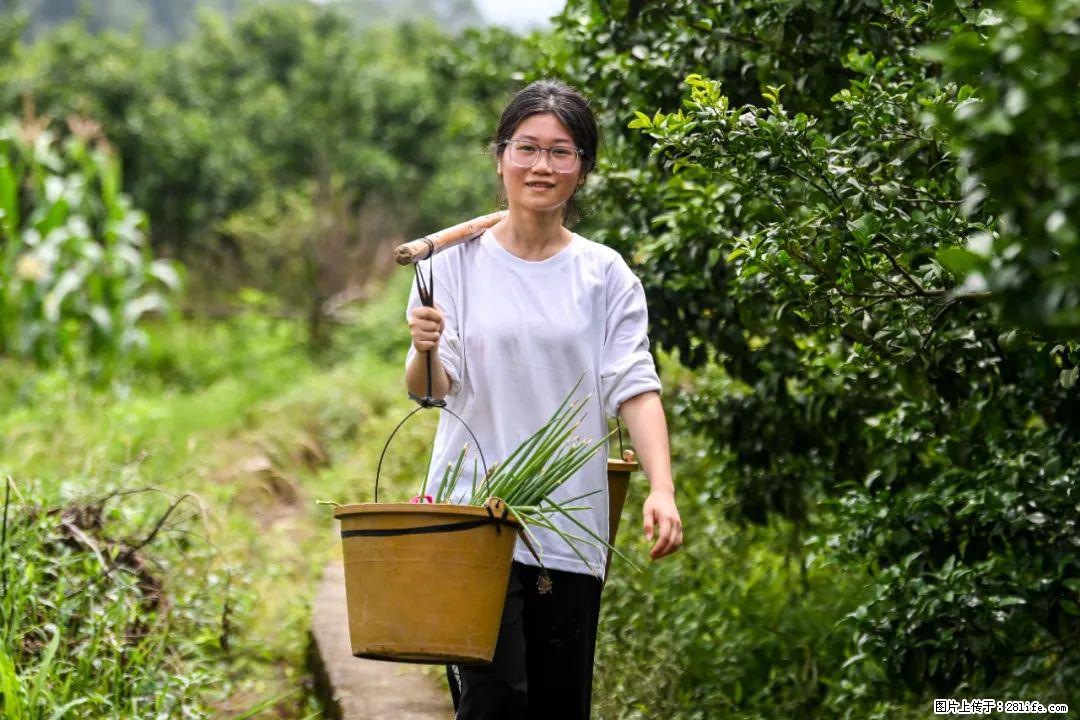 全网追的“扁担女孩”，找了一份暑假工，时薪12元 - 遵义生活资讯 - 遵义28生活网 zunyi.28life.com