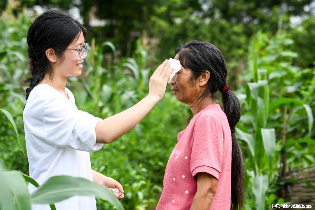 全网追的“扁担女孩”，找了一份暑假工，时薪12元 - 遵义生活资讯 - 遵义28生活网 zunyi.28life.com