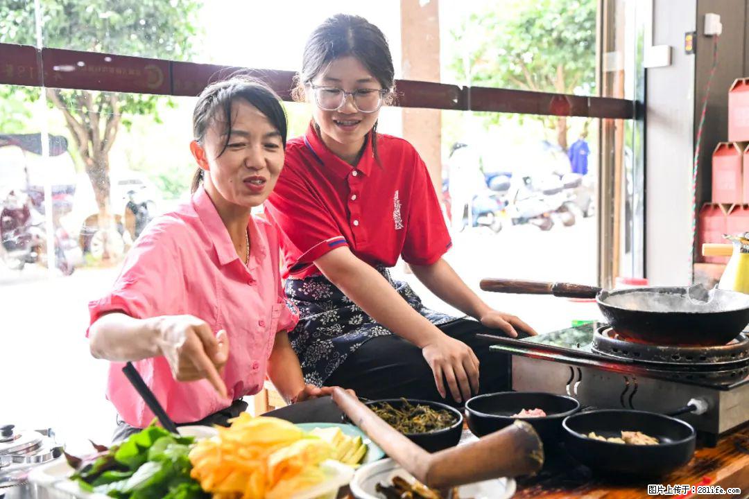 全网追的“扁担女孩”，找了一份暑假工，时薪12元 - 遵义生活资讯 - 遵义28生活网 zunyi.28life.com